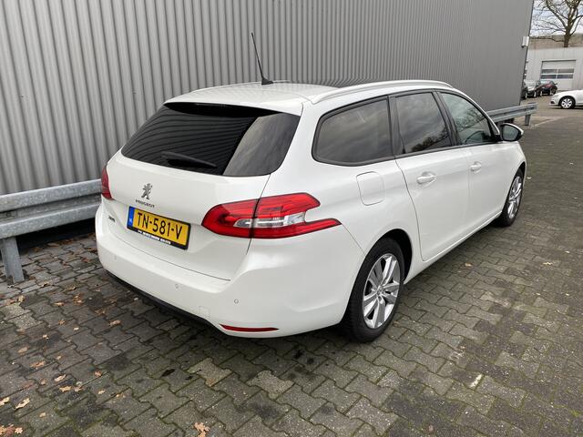 Peugeot 308 SW 1.2 PureTech Blue Lease Executive 168Dkm.NAP, Clima, Navi, Pano, CC, PDC, LM, nw. APK - Inruil Mogelijk -