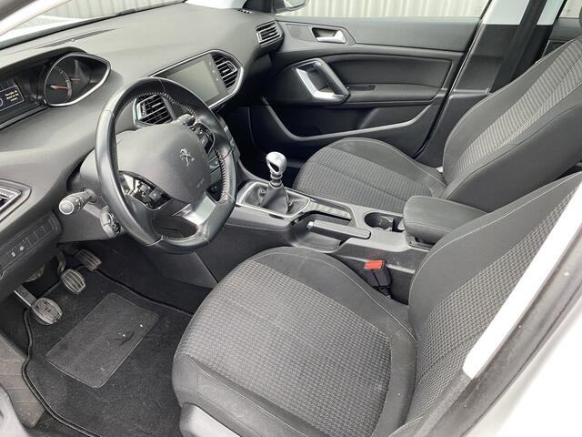 Peugeot 308 SW 1.2 PureTech Blue Lease Executive 168Dkm.NAP, Clima, Navi, Pano, CC, PDC, LM, nw. APK - Inruil Mogelijk -