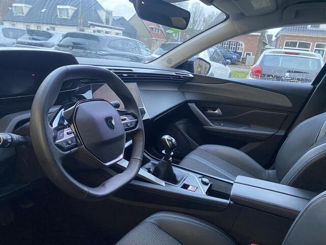 Peugeot 308 1.2 PureTech Allure | Achteruitrijcamera | Apple carplay | Electronic climate control | Navigatiesysteem |