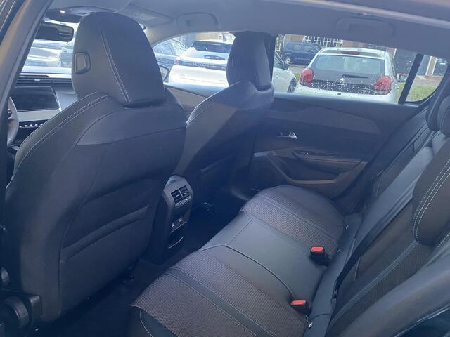 Peugeot 308 1.2 PureTech Allure | Achteruitrijcamera | Apple carplay | Electronic climate control | Navigatiesysteem |