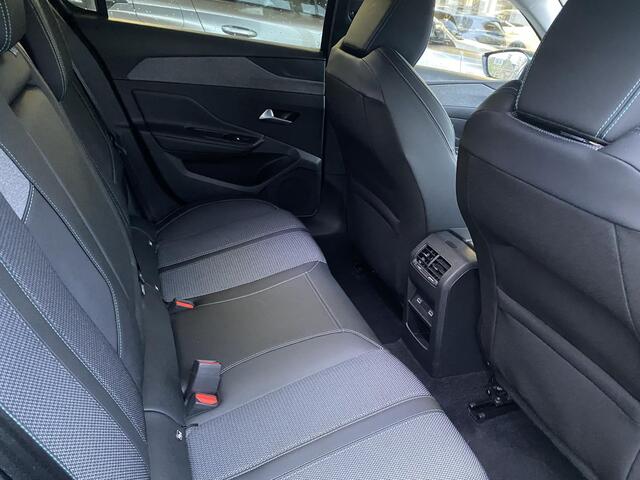 Peugeot 308 1.2 PureTech Allure | Achteruitrijcamera | Apple carplay | Electronic climate control | Navigatiesysteem |