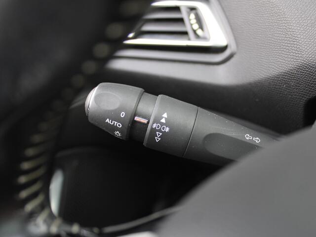 Peugeot 308 1.2 PureTech Allure | Panoramadak | 17" LM | Parkeersensor v+a | Navi | Cruise | Clima | Apple CarPlay/Android Auto |