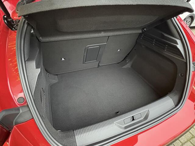 Peugeot 308 1.2T 130pk Allure | Achteruitrijcamera | Navigatie | Climate Control | Privacy Glass | Lichtmetalen velgen | Cruise Control