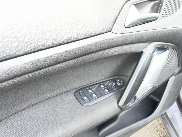 Peugeot 308 SW 1.2T Blue Lease Executive 110PK