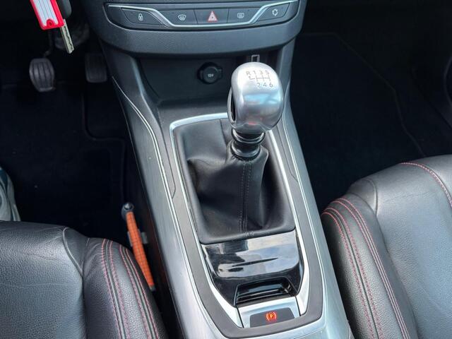 Peugeot 308 1.2 Benzine 5-Deurs 2017 Panorama Xenon Led Trekhaak