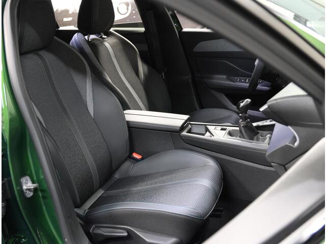 Peugeot 308 130PK Allure | AppleCarPlay/AndroidAuto | Adaptive Cruise Control | LEER/Stof | Camera | Keyless | LED lampen | Navigatie | 17"LMV | Armsteun | Keyless | Privacy Glass | Isofix |