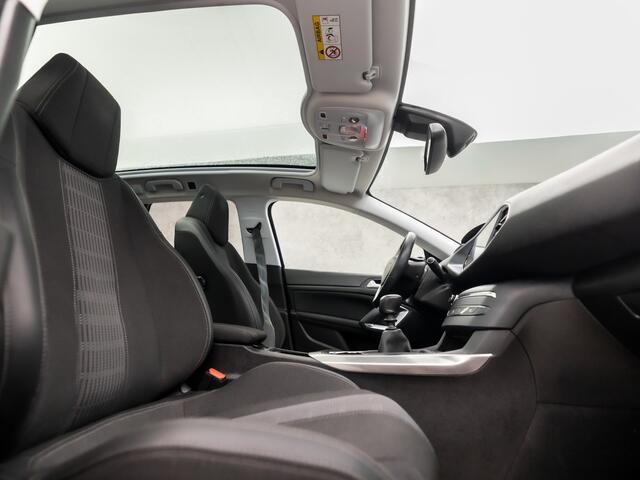 Peugeot 308 SW 1.2 PureTech Premium Sport (PANORAMADAK, APPLE CARPLAY, GROOT NAVI, KEYLESS, CAMERA, GETINT GLAS, SPORTSTOELEN, LM VELGEN, LANE ASSIST, NIEUWSTAAT)