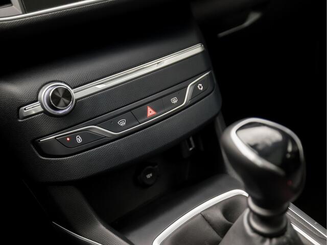 Peugeot 308 SW 1.2 PureTech Premium Sport (PANORAMADAK, APPLE CARPLAY, GROOT NAVI, KEYLESS, CAMERA, GETINT GLAS, SPORTSTOELEN, LM VELGEN, LANE ASSIST, NIEUWSTAAT)