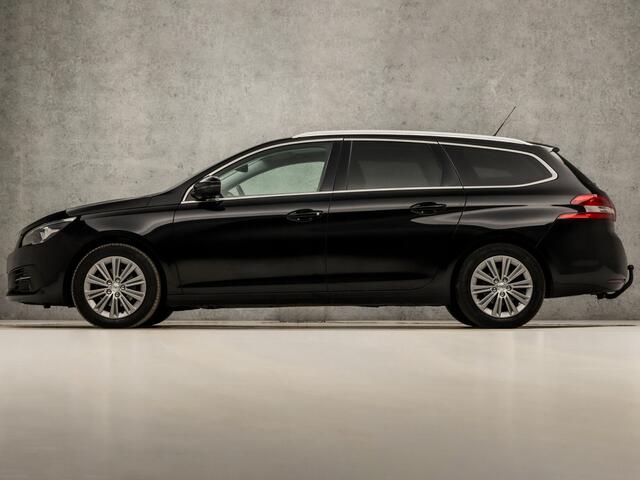 Peugeot 308 SW 1.2 PureTech Sport (PANORAMADAK, APPLE CARPLAY, GROOT NAVI, 360 CAMERA, SPORTSTOELEN, ADAPTIVE CRUISE, GETINT GLAS, TREKHAAK, NIEUWE APK, NIEUWSTAAT)
