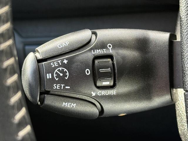 Peugeot 308 SW BWJ 2018 | 1.2PT 111PK Executive | NWE APK | LEER | PANO DAK | CLIMA | NAVI | CRUISE |