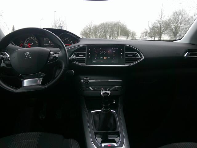 Peugeot 308 SW 1.2 PureTech Blue Lease Premium Staat in Hoogeveen