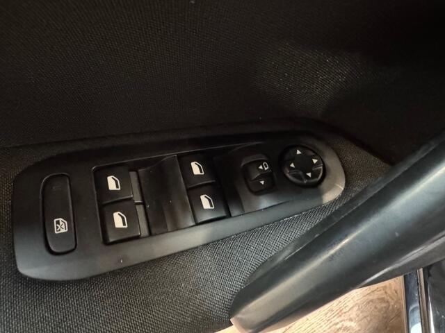 Peugeot 308 SW 1.2 PureTech Blue Lease Premium / NAVI / CRUISE / CAMERA /