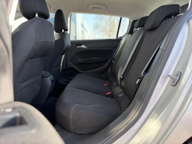 Peugeot 308 1.2 PureTech Active 110pk | Audio-navigatie full map | Cruise control | Electronic climate control | Lichtmetalen velgen 16" | Parkeersensor achter | Trekhaak | Dealer onderhouden!