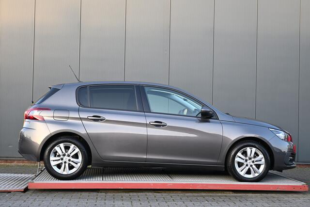 Peugeot 308 1.2 PureTech Blue Lease Executive camera