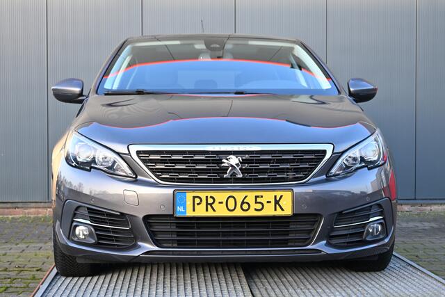 Peugeot 308 1.2 PureTech Blue Lease Executive camera