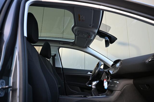 Peugeot 308 1.2 PureTech Blue Lease Executive camera