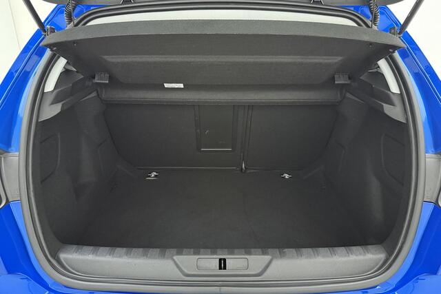 Peugeot 308 1.2 PureTech Blue Lease Allure Digitale i-Cockpit l Sportstoelen l Camera l Climate Control l Apple Carplay & Android Auto l Bluetooth l Adaptive Cruise Control l DAB l Lichtmetalen Velgen