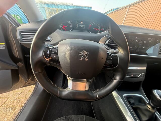 Peugeot 308 SW 1.2 PureTech Allure- Dealeronderhouden, Xenon Led, Alcantara Interieur, Trekhaak, Privacy Glass