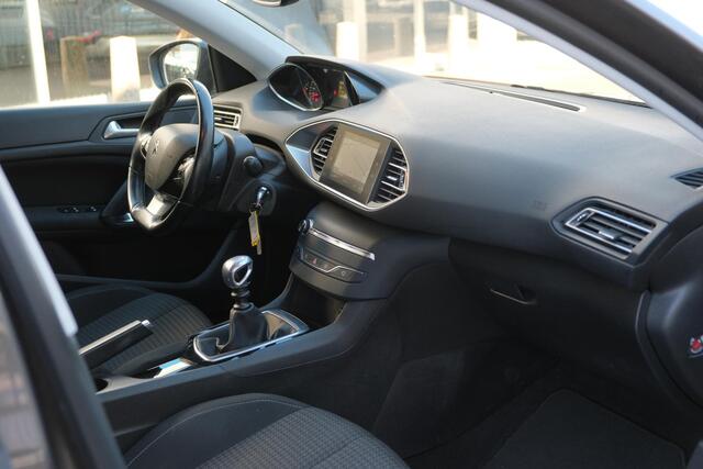 Peugeot 308 SW 1.2 PureTech 130pk Allure | Navi | Cruise | Trekhaak | Climate | PDC