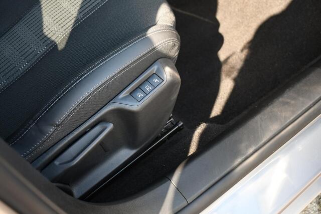 Peugeot 308 SW 1.2 Blue Lease Allure APPLE CARPLAY/ TREKHAAK/ LED