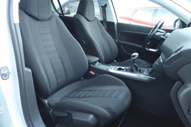 Peugeot 308 1.2 PT ALLURE | PANO | TREKHAAK | LED | CAMERA | CRUISE | CLIMATE