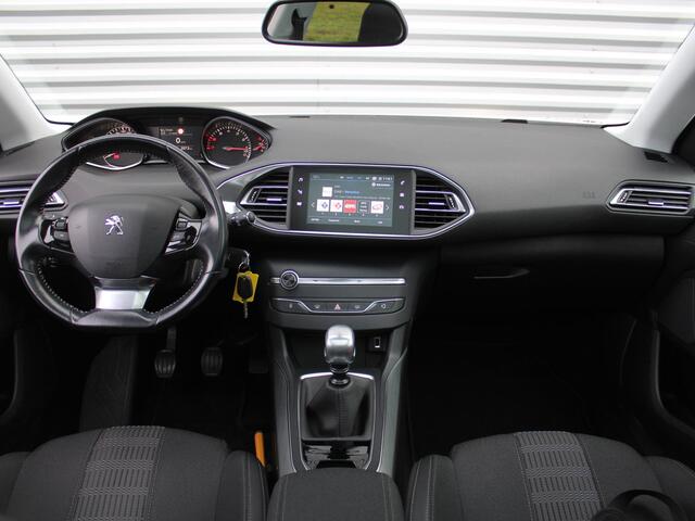 Peugeot 308 1.2 PureTech Allure | Panoramadak | 17" LM | Parkeersensor v+a | Navi | Cruise | Clima | Apple CarPlay/Android Auto |