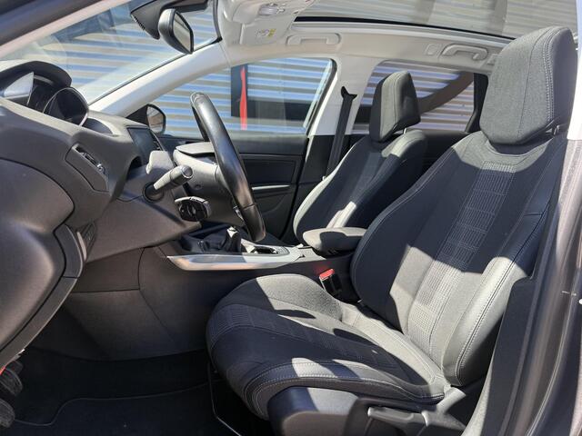 Peugeot 308 SW 1.2 PureTech Allure Navi|Clima|Cruise|Pano|Carplay|PDC V+A|D-riem vv in 2023|N.A.P|APK tot 10-2027