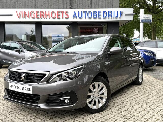 Peugeot 308 Style 110 Pk Benzine 5-Deurs * KJK-71-X * Hele Mooie ! * Navigatie * Climate & Cruise Control * Achteruitrij Parkeer Camera * DAB Radio * L.M. Velgen * Vingerhoets; Vierde Generatie Eersteklas Service. Al meer dan 100 jaar een begrip in de Brabantse Kempe