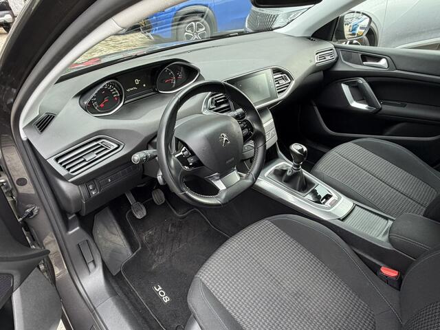 Peugeot 308 Style 110 Pk Benzine 5-Deurs * KJK-71-X * Hele Mooie ! * Navigatie * Climate & Cruise Control * Achteruitrij Parkeer Camera * DAB Radio * L.M. Velgen * Vingerhoets; Vierde Generatie Eersteklas Service. Al meer dan 100 jaar een begrip in de Brabantse Kempe