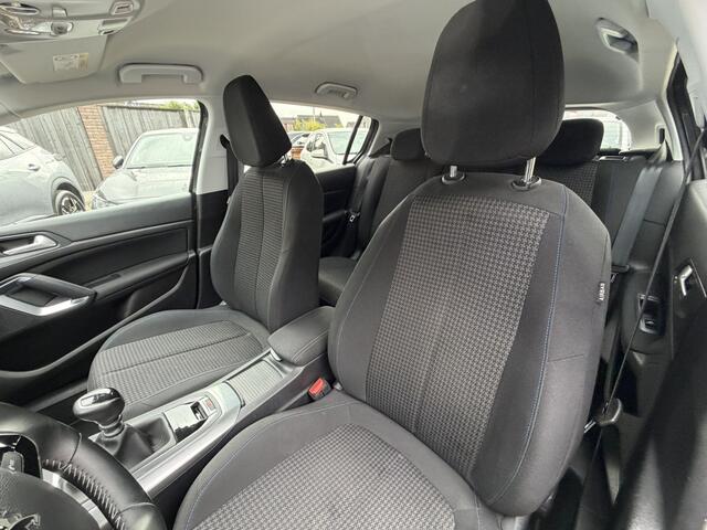 Peugeot 308 Style 110 Pk Benzine 5-Deurs * KJK-71-X * Hele Mooie ! * Navigatie * Climate & Cruise Control * Achteruitrij Parkeer Camera * DAB Radio * L.M. Velgen * Vingerhoets; Vierde Generatie Eersteklas Service. Al meer dan 100 jaar een begrip in de Brabantse Kempe