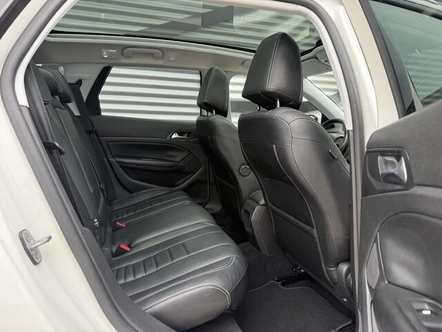 Peugeot 308 SW 1.2 PureTech Blue Lease Executive 2e Eigenaar|Navi|Clima|Cruise|Pano|Trekhaak|Carplay|PDC V+A|D-riem vv in2024|N.A.P|APK tot 04-2027