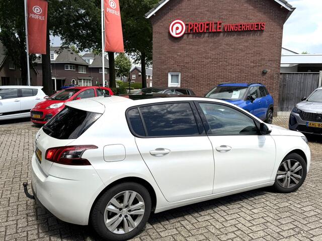 Peugeot 308 110 Pk Benzine * Executive * Panoramadak * Navigatie * Climate & Cruise Control * Voor en Achter Parkeersensoren * L.M. Velgen * Distributieriem in 2025 vervangen * Vingerhoets; Vierde Generatie Eersteklas Service. Al meer dan 100 jaar een begrip in de Br