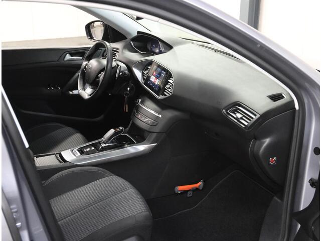 Peugeot 308 SW 1.2 130PK Allure | 1ste eigenaar | AppleCarPlay/AndroidAuto | 16"LMV | Navigatie | Cruise Control | Climate Control | Camera | Armsteun | Keyless | Isofix | Parkeersensoren | Trekhaak | Stoelverwarming |