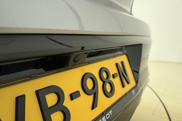 Peugeot 308 1.2T 130pk Allure | Achteruitrijcamera | Apple carplay | Navigatiesysteem | Parkeer sensoren voor en achter | Electronic climate control