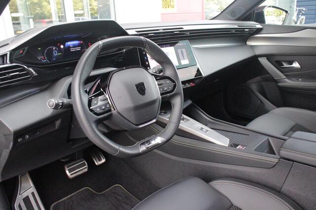 Peugeot 308 SW 1.6 Plug-in Hybrid 225 GT | PANORAMA SCHUIF/KANTEL DAK | 18" LICHTMETALEN VELGEN | ACHTERUITRIJ CAMERA | PARKEERSENSOREN VOOR + ACHTER | LED MATRIX KOPLAMPEN | NAVIGATIE | ELEKTRISCH BEDIENBARE BESTUURDERSSTOEL MET MASSAGE FUNCTIE | STOEL VERWAMING | D
