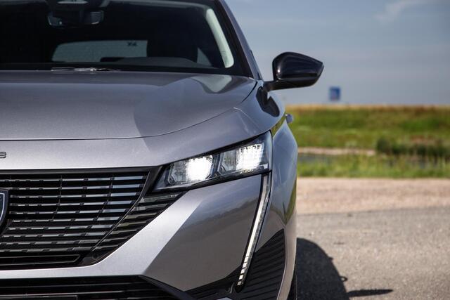 Peugeot 308 1.6 HYbrid 180 Allure Pack Business AIRCO / CRUISE CONTROLE / CARPLAY / PLUG IN HYBRID / STOELVERWARMING