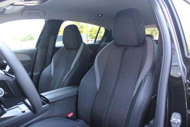 Peugeot 308 1.2 130PK AUTOMAAT ALLURE PACK BUSINESS | NAVIGATIE | DRAADLOZE APPLE CARPLAY/ANDROID AUTO | ACHTERUITRIJ CAMERA | KEYLESS ENTRY/START | LICHTMETALEN VELGEN 17" | DAB+ RADIO | ADAPTIVE CRUISE CONTROL | CLIMATE CONTROL |
