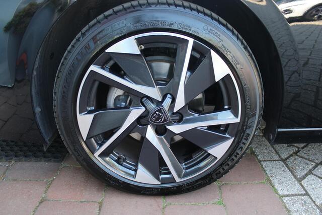 Peugeot 308 1.2 130PK AUTOMAAT ALLURE PACK BUSINESS | NAVIGATIE | DRAADLOZE APPLE CARPLAY/ANDROID AUTO | ACHTERUITRIJ CAMERA | KEYLESS ENTRY/START | LICHTMETALEN VELGEN 17" | DAB+ RADIO | ADAPTIVE CRUISE CONTROL | CLIMATE CONTROL |