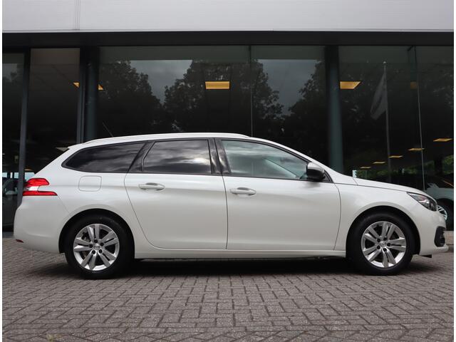 Peugeot 308 SW 1.2 PureTech Blue Lease Executive Navi / Climate / Pano / Pdc / Elekramen / Distributie recent vervangen / Onderhoud reeds uitgevoerd /