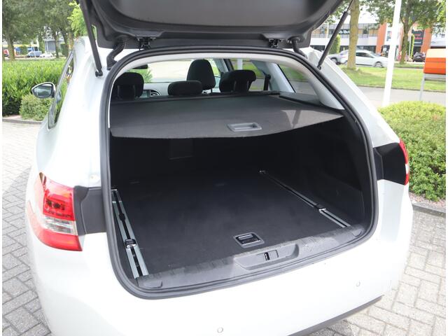 Peugeot 308 SW 1.2 PureTech Blue Lease Executive Navi / Climate / Pano / Pdc / Elekramen / Distributie recent vervangen / Onderhoud reeds uitgevoerd /