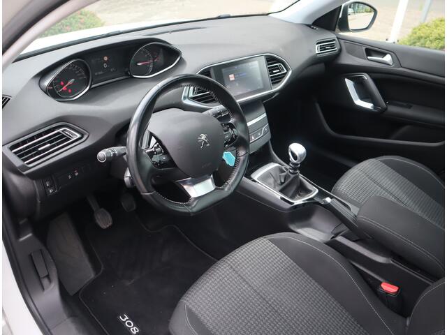 Peugeot 308 SW 1.2 PureTech Blue Lease Executive Navi / Climate / Pano / Pdc / Elekramen / Distributie recent vervangen / Onderhoud reeds uitgevoerd /