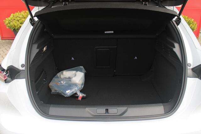 Peugeot 308 1.2 Hybrid 145PK AUTOMAAT GT | PANORAMA SCHUIF/KANTEL DAK | AFNEEMBARE TREKHAAK | NAVIGATIE | SENSATION PACK: FOCAL HIFI SYSTEM (PREMIUM HIFI SYSTEEM MET 10 SPEAKERS)/DRAADLOZE TELEFOONLADER | 360° VISION & DRIVE ASSIST PLUS PACK: ACHTERUITRIJCAMERA 360°