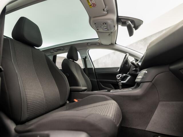 Peugeot 308 SW 1.2 PureTech Sport (PANORAMADAK, APPLE CARPLAY, GROOT NAVI, PARKEERSENSOREN, GETINT GLAS, SPORTSTOELEN, LANE ASSIST, CRUISE, NIEUWSTAAT)