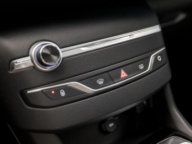 Peugeot 308 SW 1.2 PureTech Sport (PANORAMADAK, APPLE CARPLAY, GROOT NAVI, PARKEERSENSOREN, GETINT GLAS, SPORTSTOELEN, LANE ASSIST, CRUISE, NIEUWSTAAT)