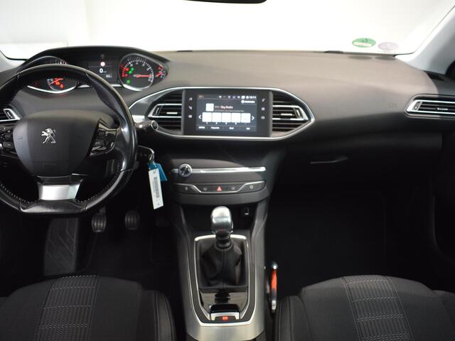 Peugeot 308 1.2 PureTech Allure | 130pk | Panoramadak | Trekhaak | Climate Control | Parkeersensoren |