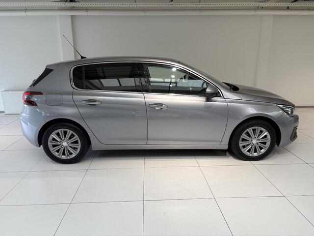 Peugeot 308 1.2 PureTech Allure | 130pk | Panoramadak | Trekhaak | Climate Control | Parkeersensoren |