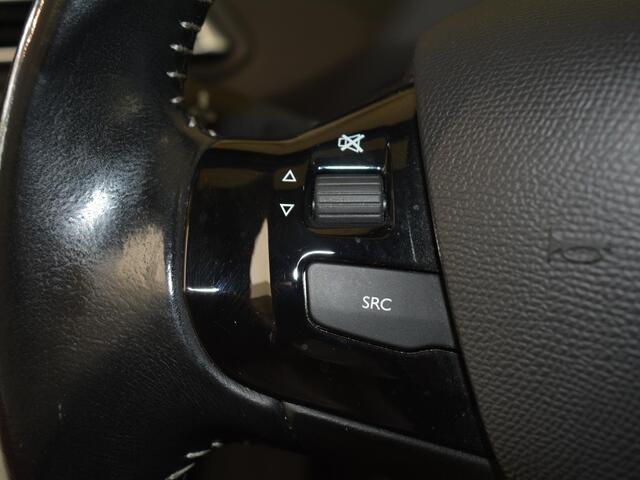 Peugeot 308 1.2 PureTech Allure | 130pk | Panoramadak | Trekhaak | Climate Control | Parkeersensoren |