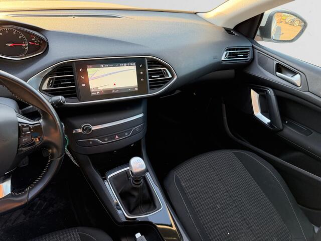 Peugeot 308 SW 1.2 PureTech Blue Lease Executive- Panoramadak, Carplay, Android Auto, Xenon Led, Lane Assist