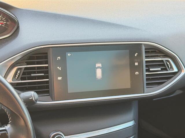 Peugeot 308 SW 1.2 PureTech Blue Lease Executive- Panoramadak, Carplay, Android Auto, Xenon Led, Lane Assist