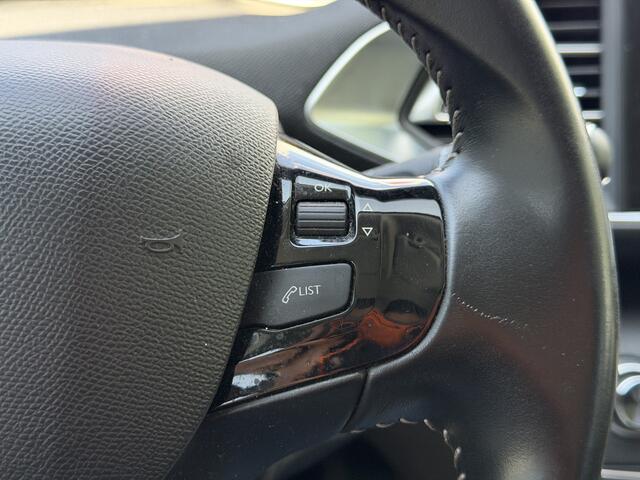 Peugeot 308 SW BWJ 2020 | 1.2T 111PK ACTIVE | CLIMA | NAVI | CARPLAY | CRUISE | LICHTMETAAL | PDC | PRIVACY GLASS |